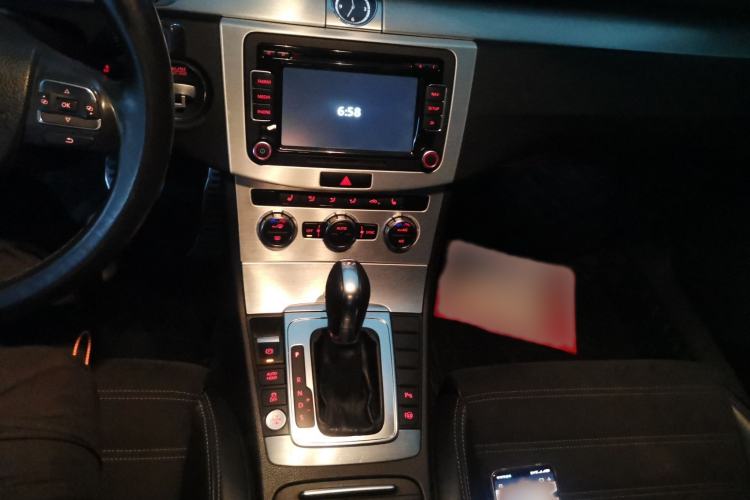Used Volkswagen FAW-Volkswagen CC 2016 1.8TSI Luxury Model Audio And AC Panel