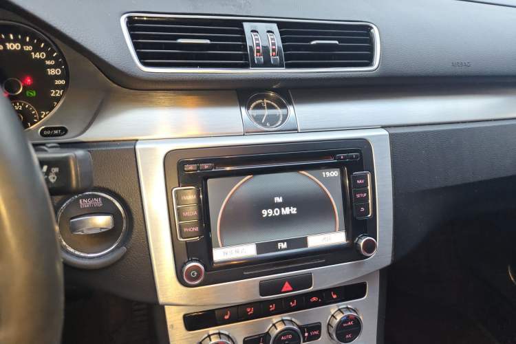 Used Volkswagen FAW-Volkswagen CC 2016 2.0 TSI Ultimate Edition Audio And AC Panel