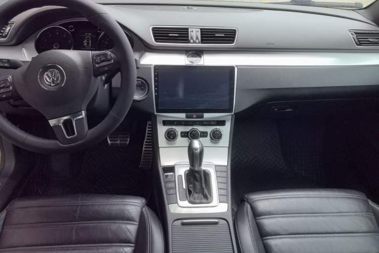 Used Volkswagen FAW-Volkswagen CC 2016 1.8TSI Prestige Model Center Console