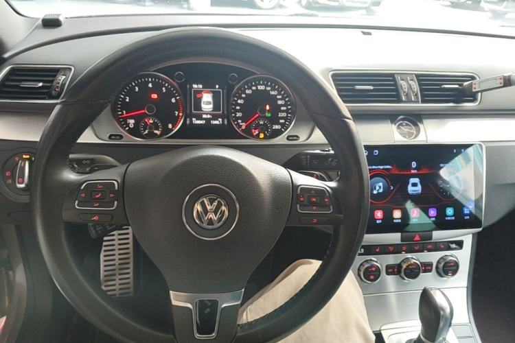 Used Volkswagen FAW-Volkswagen CC 2016 1.8TSI Luxury Model Center Console