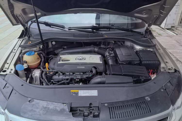 Used Volkswagen FAW-Volkswagen CC 2016 1.8TSI Prestige Model Engine Bay