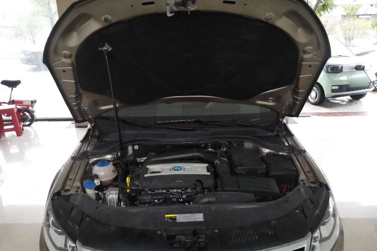 Used Volkswagen FAW-Volkswagen CC 2016 1.8TSI Luxury Model Engine Bay