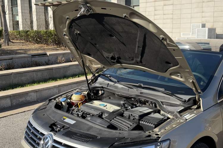 Used Volkswagen FAW-Volkswagen CC 2016 1.8TSI Luxury Model Engine Bay
