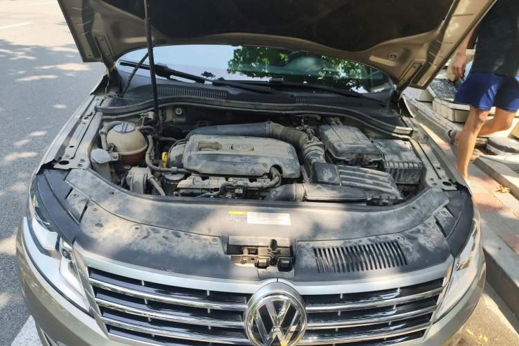 Used Volkswagen FAW-Volkswagen CC 2016 2.0 TSI Luxury Model Engine Bay