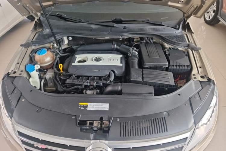 Used Volkswagen FAW-Volkswagen CC 2016 1.8TSI Luxury Model Engine Bay