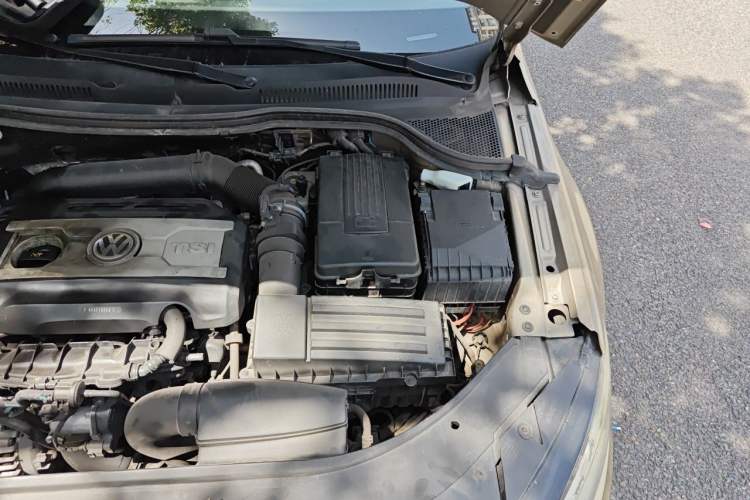 Used Volkswagen FAW-Volkswagen CC 2016 1.8TSI Prestige Model Engine Bay Left