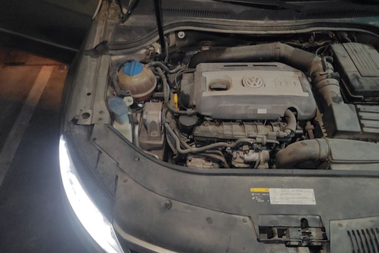 Used Volkswagen FAW-Volkswagen CC 2016 1.8TSI Prestige Model Engine Bay Right