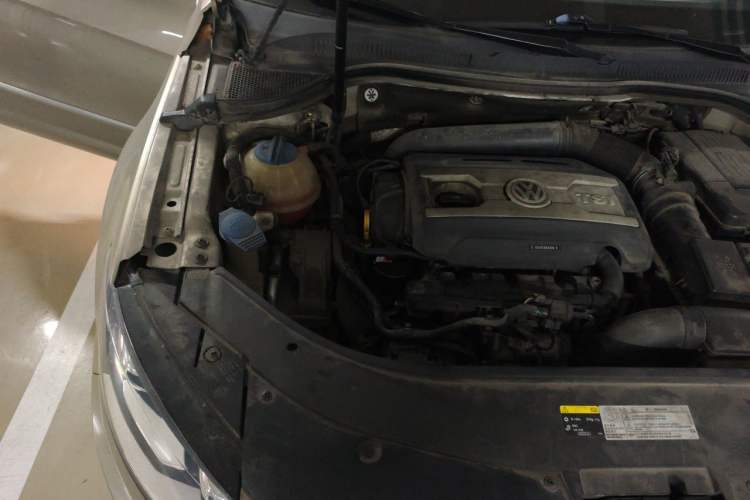 Used Volkswagen FAW-Volkswagen CC 2016 1.8TSI Luxury Model Engine Bay Right