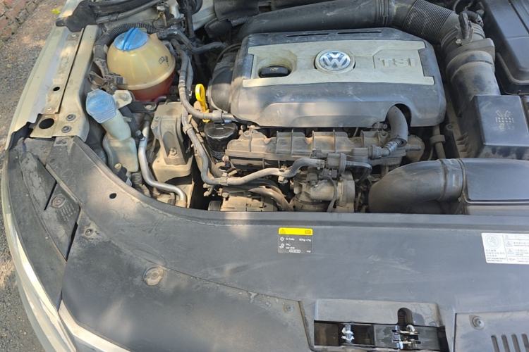 Used Volkswagen FAW-Volkswagen CC 2016 1.8TSI Luxury Model Engine Bay Right