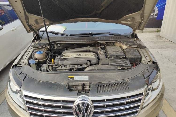 Used Volkswagen FAW-Volkswagen CC 2016 1.8TSI Luxury Model Engine Bay