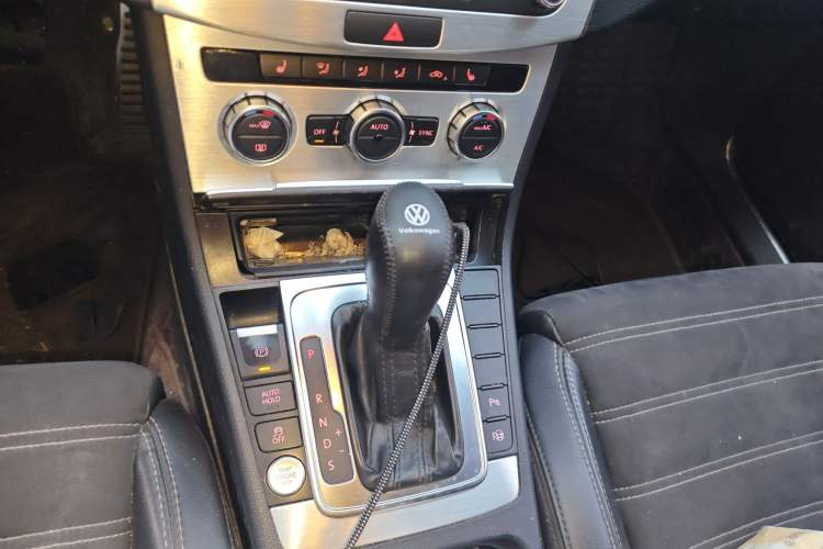 Used Volkswagen FAW-Volkswagen CC 2016 2.0 TSI Ultimate Edition Gear Lever