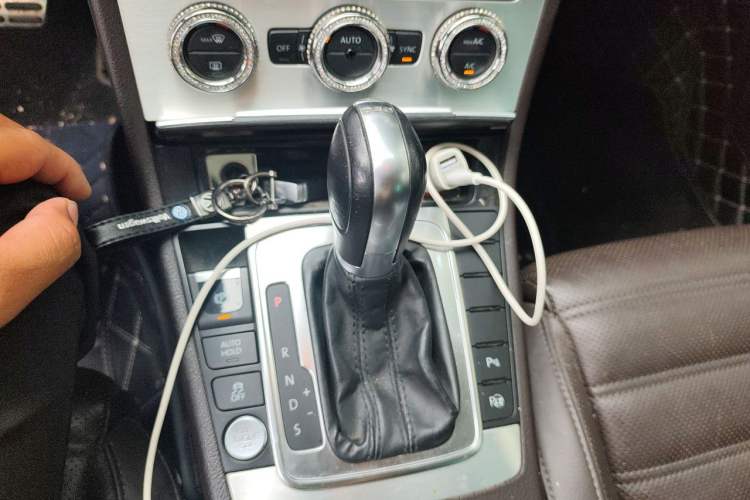 Used Volkswagen FAW-Volkswagen CC 2016 300TSI 25th Anniversary Edition Gear Lever