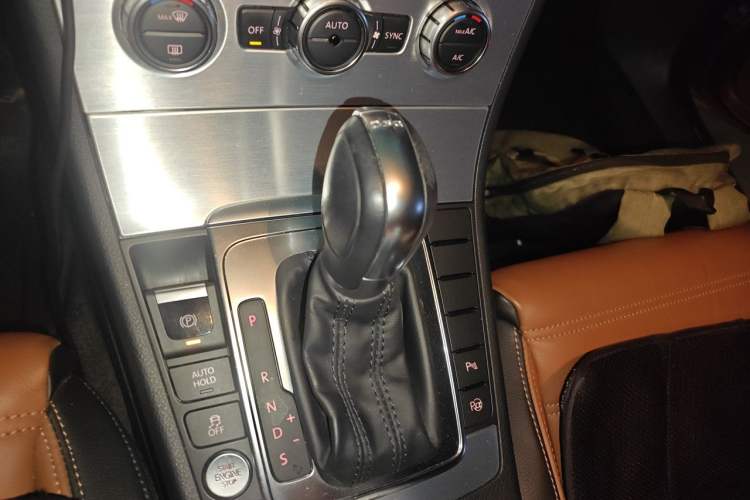 Used Volkswagen FAW-Volkswagen CC 2016 2.0 TSI Luxury Model Gear Lever
