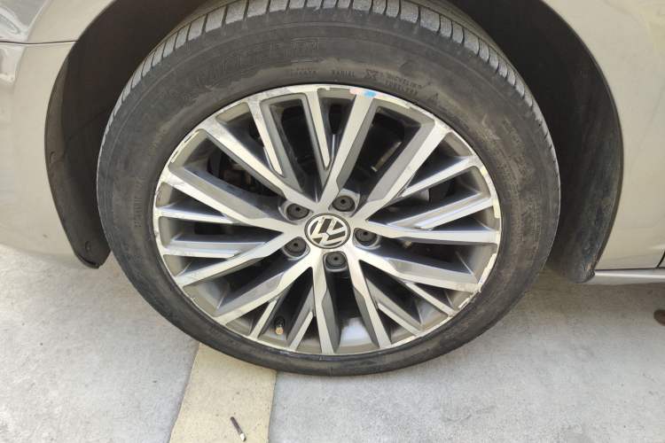 Used Volkswagen FAW-Volkswagen CC 2016 1.8TSI Luxury Model Left Front Wheel Hub