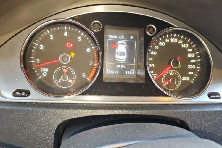 Used Volkswagen FAW-Volkswagen CC 2016 2.0 TSI Ultimate Edition Odometer Close Up
