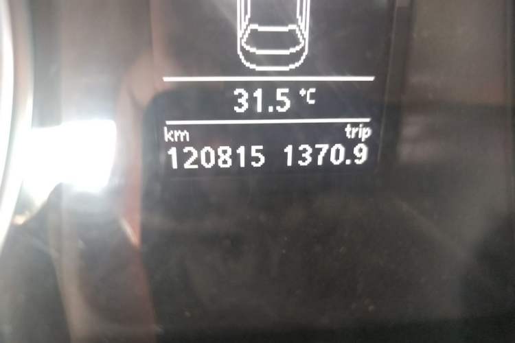 Used Volkswagen FAW-Volkswagen CC 2016 1.8TSI Prestige Model Odometer Close Up