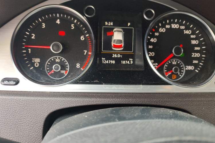 Used Volkswagen FAW-Volkswagen CC 2016 300TSI 25th Anniversary Edition Odometer Close Up