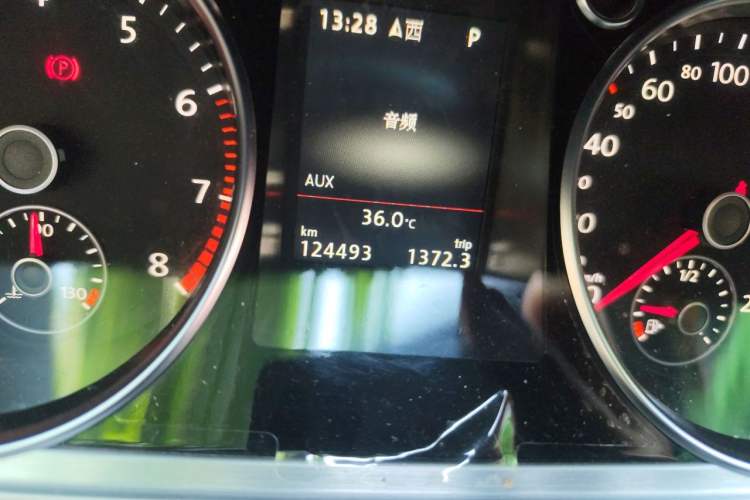 Used Volkswagen FAW-Volkswagen CC 2016 2.0 TSI Luxury Model Odometer Close Up