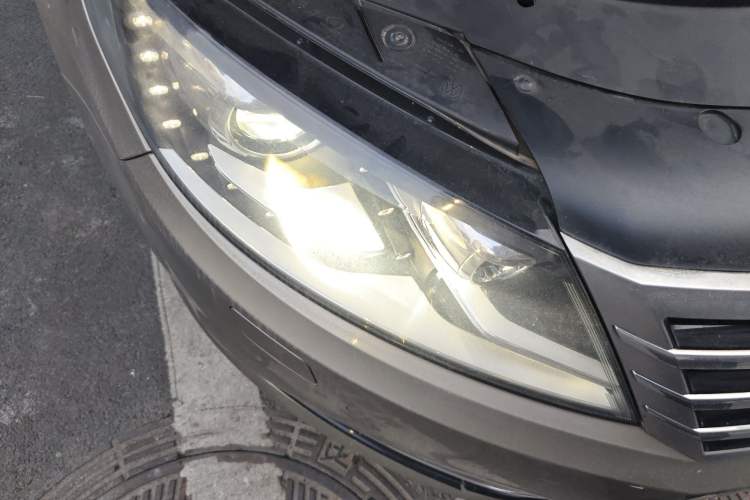 Used Volkswagen FAW-Volkswagen CC 2016 2.0 TSI Ultimate Edition Right Front Headlight
