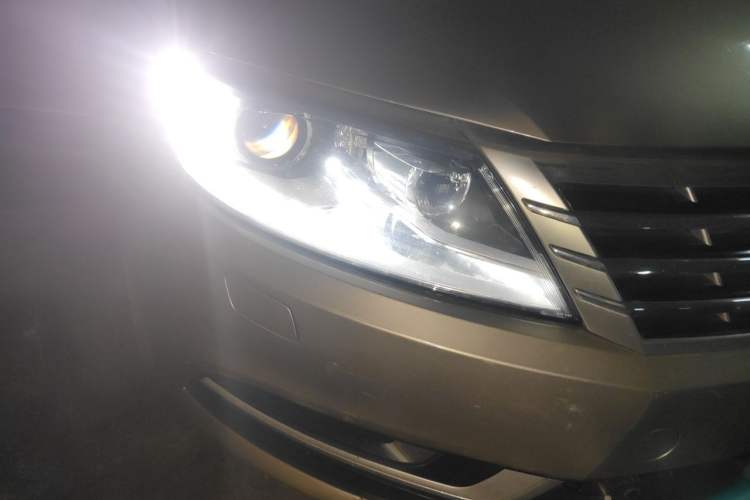 Used Volkswagen FAW-Volkswagen CC 2016 1.8TSI Prestige Model Right Front Headlight