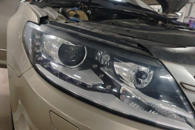 Used Volkswagen FAW-Volkswagen CC 2016 1.8TSI Luxury Model Right Front Headlight