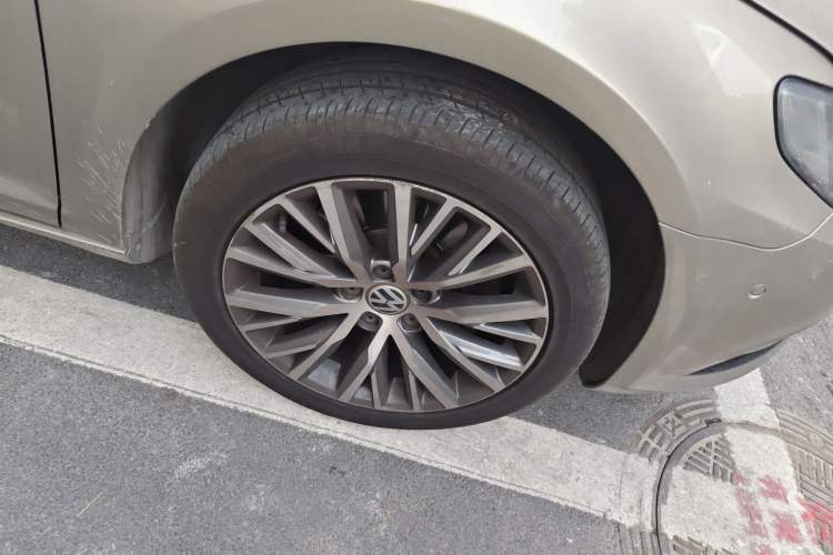 Used Volkswagen FAW-Volkswagen CC 2016 2.0 TSI Ultimate Edition Right Front Wheel Hub