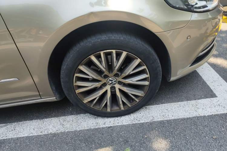 Used Volkswagen FAW-Volkswagen CC 2016 2.0 TSI Luxury Model Right Front Wheel Hub