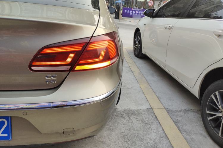 Used Volkswagen FAW-Volkswagen CC 2016 1.8TSI Luxury Model Right Rear Taillight
