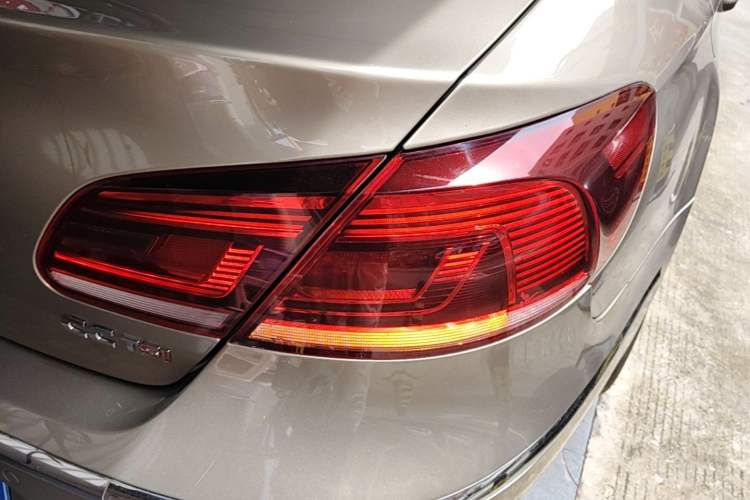 Used Volkswagen FAW-Volkswagen CC 2016 1.8TSI Luxury Model Right Rear Taillight
