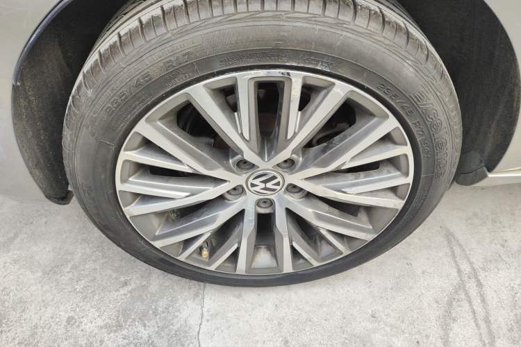 Used Volkswagen FAW-Volkswagen CC 2016 1.8TSI Luxury Model Right Rear Wheel Hub