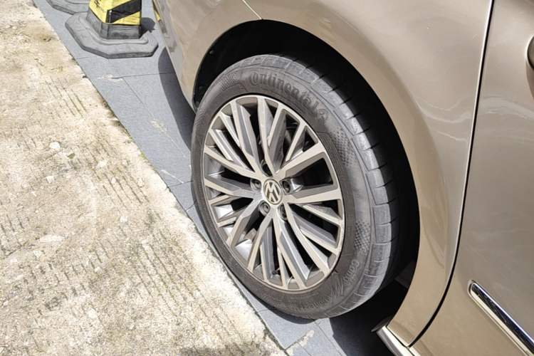 Used Volkswagen FAW-Volkswagen CC 2016 1.8TSI Luxury Model Right Rear Wheel Hub