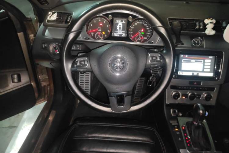 Used Volkswagen FAW-Volkswagen CC 2016 1.8TSI Prestige Model Steering Wheel