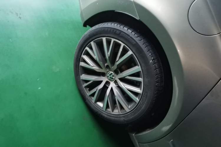 Used Volkswagen FAW-Volkswagen CC 2016 2.0 TSI Luxury Model Right Rear Wheel Hub