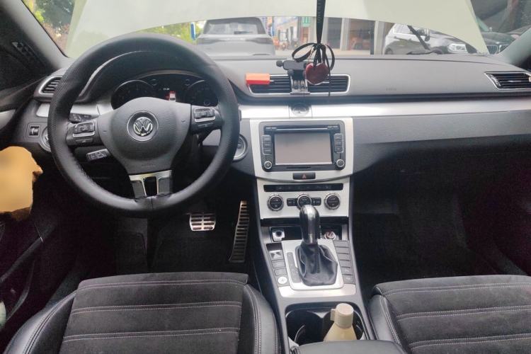 Used Volkswagen FAW-Volkswagen CC 2016 2.0 TSI Luxury Model Center Console
