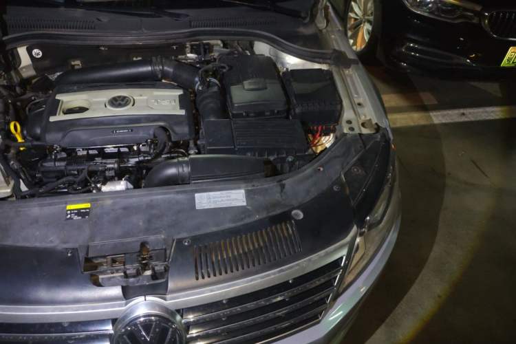 Used Volkswagen FAW-Volkswagen CC 2016 1.8TSI Prestige Model Engine Bay Left