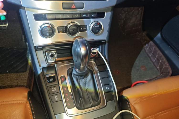 Used Volkswagen FAW-Volkswagen CC 2016 1.8TSI Prestige Model Gear Lever
