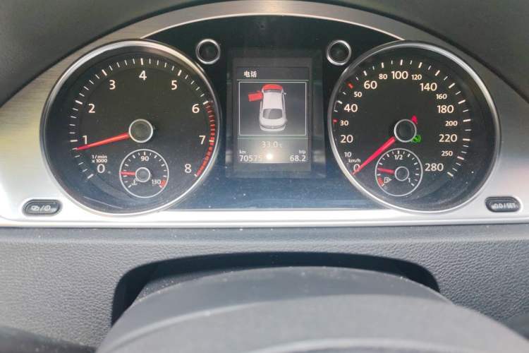 Used Volkswagen FAW-Volkswagen CC 2016 2.0 TSI Luxury Model Odometer Close Up