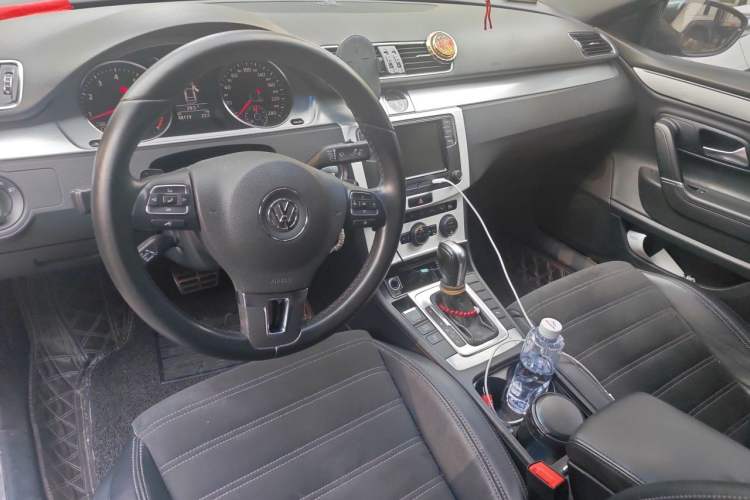 Used Volkswagen FAW-Volkswagen CC 2016 1.8TSI Prestige Model Center Console
