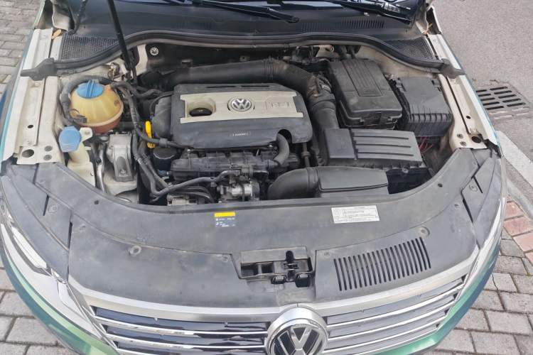 Used Volkswagen FAW-Volkswagen CC 2016 1.8TSI Prestige Model Engine Bay