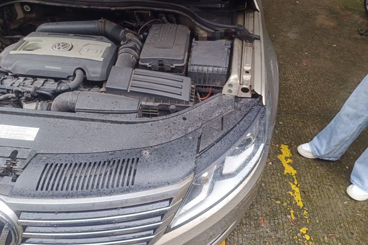 Used Volkswagen FAW-Volkswagen CC 2016 1.8TSI Luxury Model Engine Bay Left