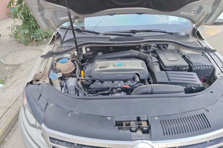 Used Volkswagen FAW-Volkswagen CC 2016 1.8TSI Luxury Model Engine Bay Right