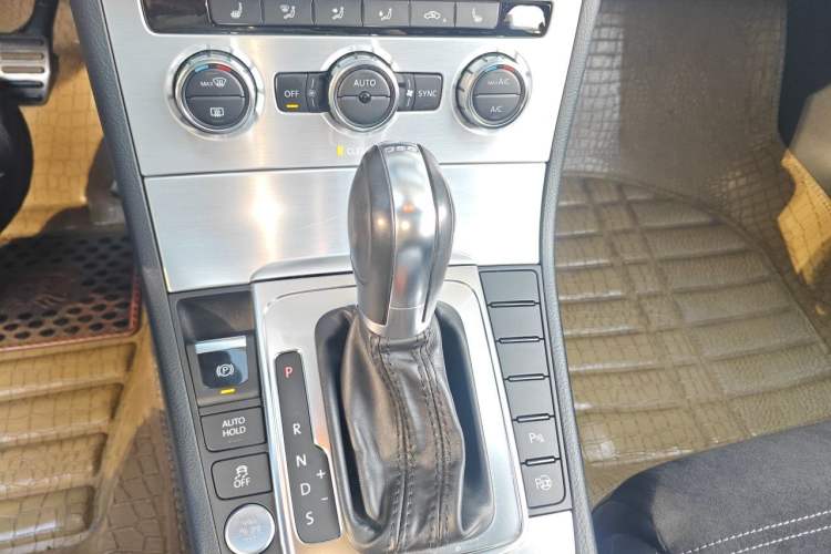 Used Volkswagen FAW-Volkswagen CC 2016 1.8TSI Luxury Model Gear Lever