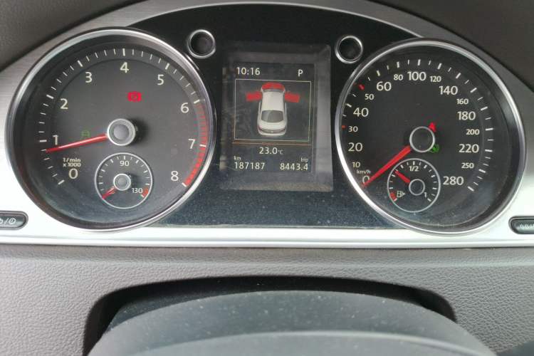 Used Volkswagen FAW-Volkswagen CC 2016 2.0 TSI Ultimate Edition Odometer Close Up