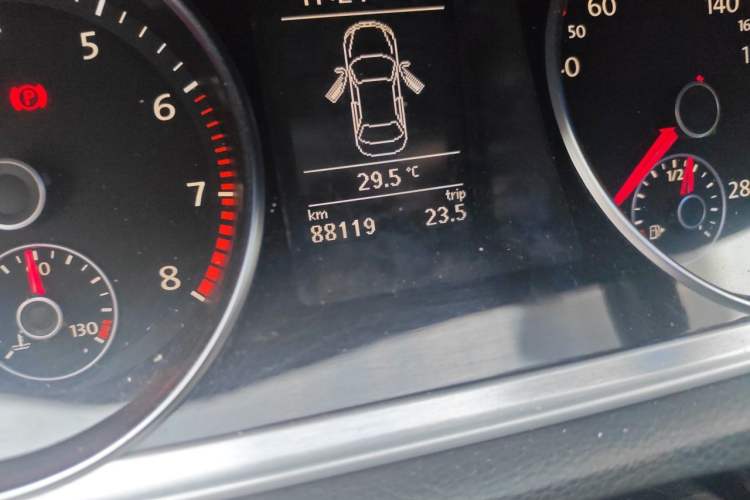 Used Volkswagen FAW-Volkswagen CC 2016 1.8TSI Prestige Model Odometer Close Up