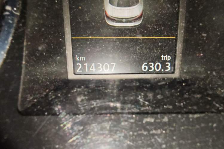 Used Volkswagen FAW-Volkswagen CC 2016 1.8TSI Luxury Model Odometer Close Up