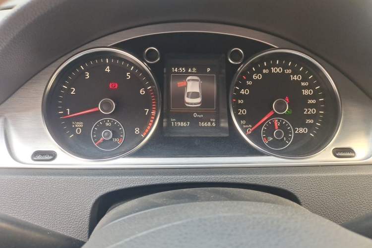 Used Volkswagen FAW-Volkswagen CC 2016 2.0 TSI Luxury Model Odometer Close Up