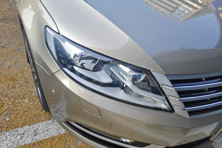 Used Volkswagen FAW-Volkswagen CC 2016 1.8TSI Luxury Model Right Front Headlight
