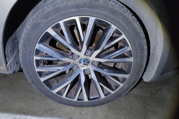 Used Volkswagen FAW-Volkswagen CC 2016 2.0 TSI Ultimate Edition Right Front Wheel Hub