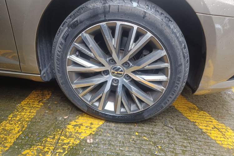 Used Volkswagen FAW-Volkswagen CC 2016 1.8TSI Luxury Model Right Front Wheel Hub