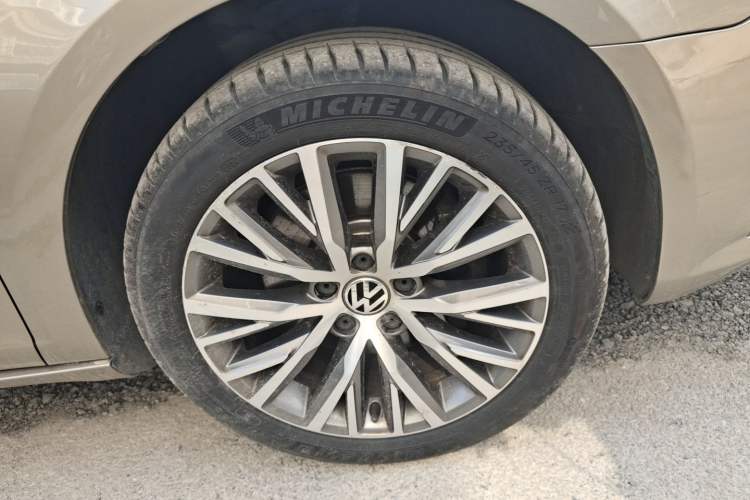 Used Volkswagen FAW-Volkswagen CC 2016 2.0 TSI Luxury Model Right Front Wheel Hub